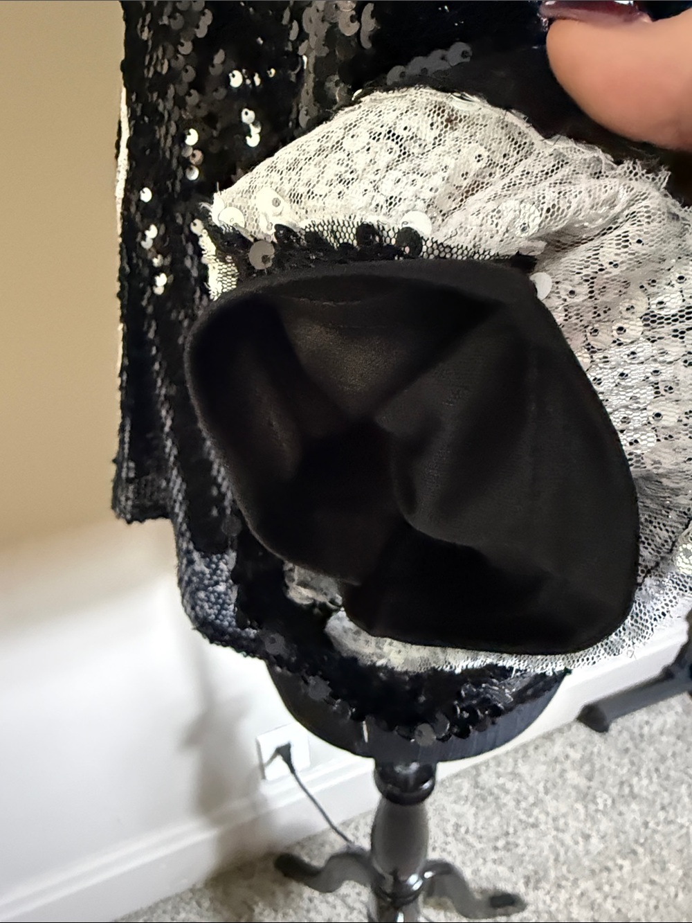 Le Lis Collection Black Sequin 'Touchdown' Football Graphic Top Sz XL - Picture 6 of 9